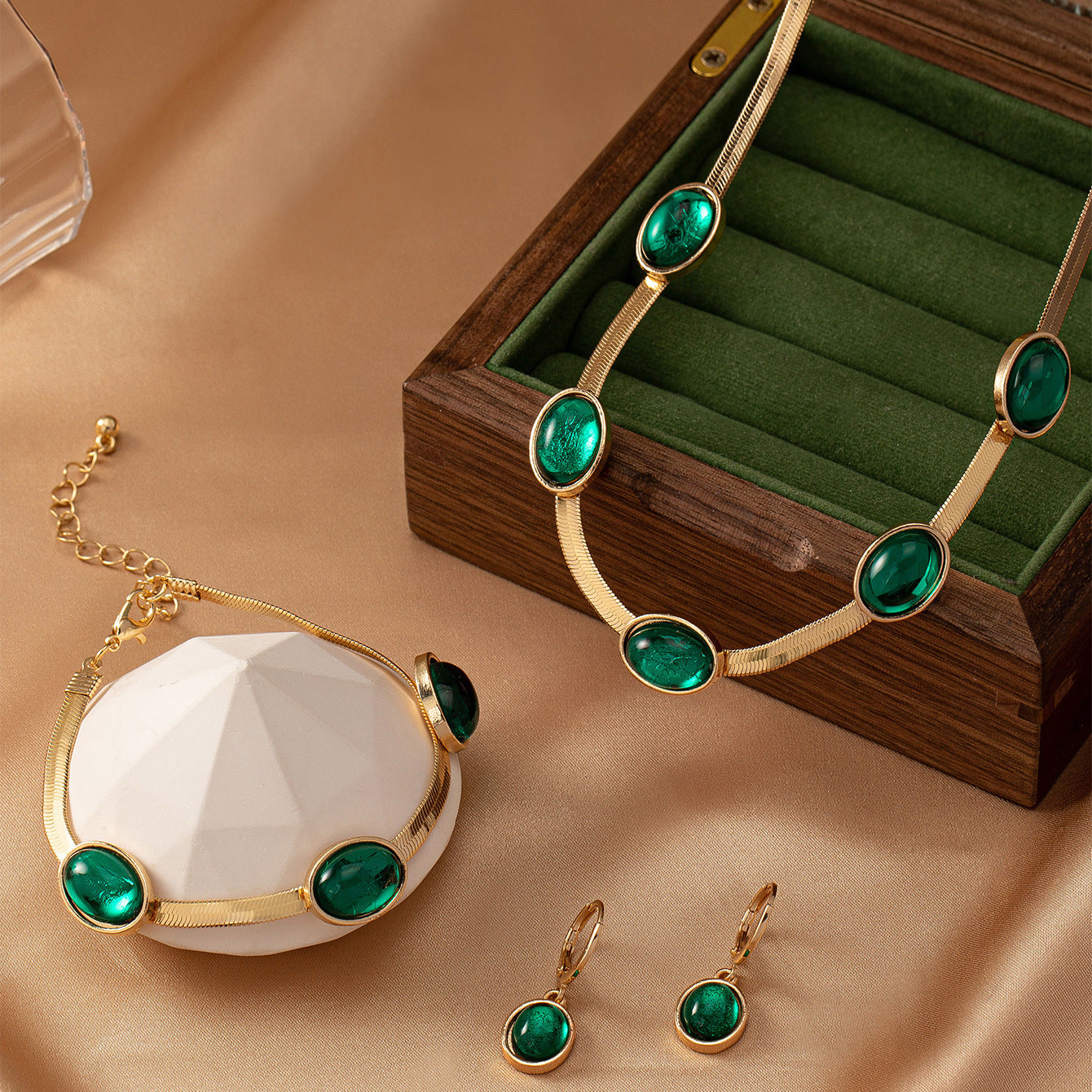 Emerald Elegance Jewelry Set – Gold-Tone Necklace, Bracelet & Earrings